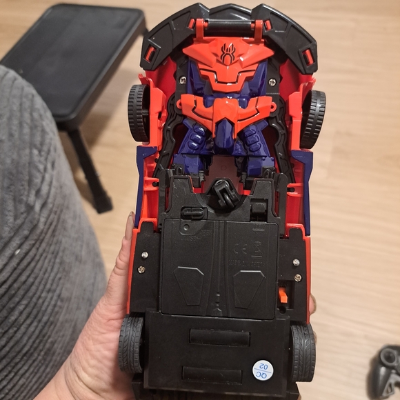 Transforming Remote Control Car - Picture 5 of 12